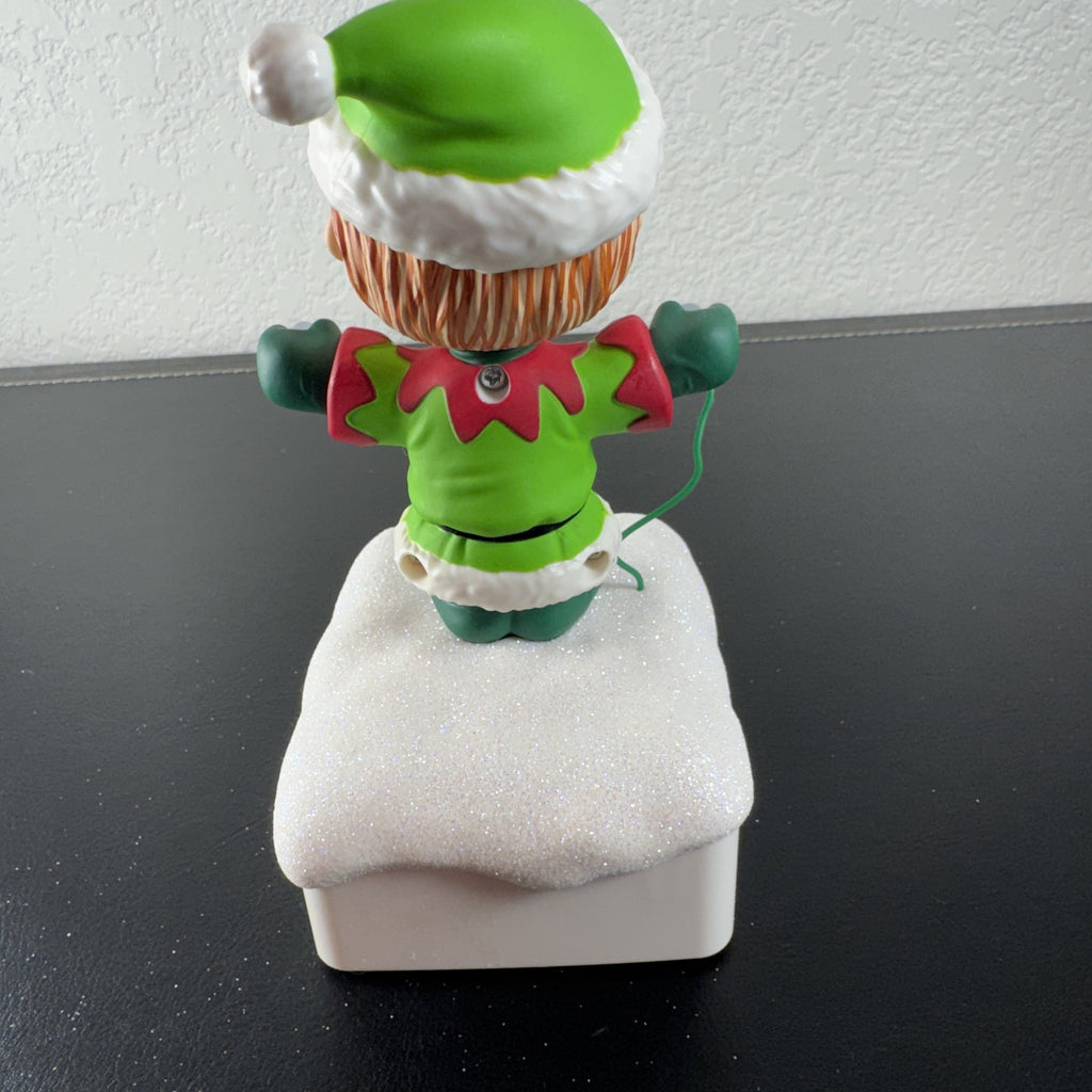 Hallmark 2015 Peanuts Linus elf musical lighted tabletop figurine on glittery snow base