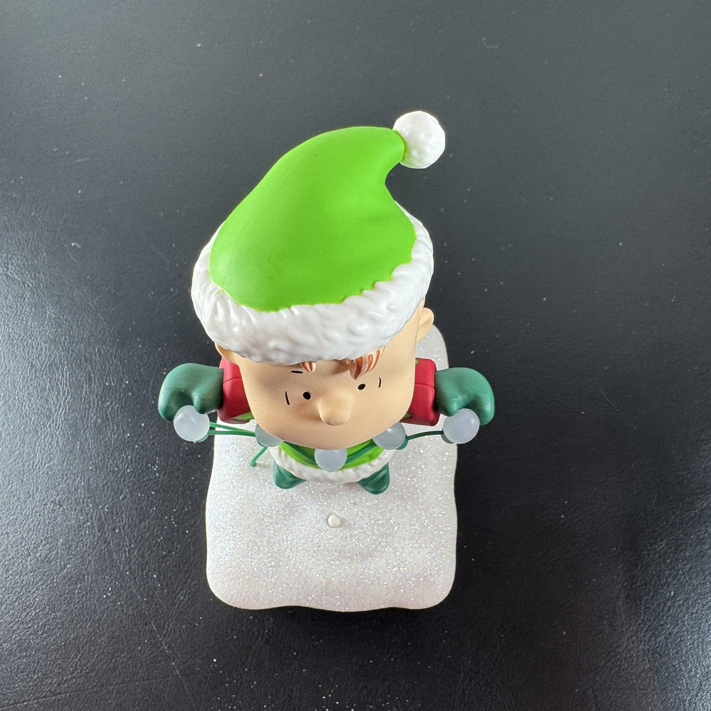 Hallmark 2015 Peanuts Linus elf musical lighted tabletop figurine on glittery snow base