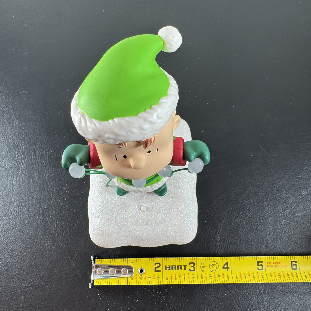 Hallmark 2015 Peanuts Linus elf musical lighted tabletop figurine on glittery snow base