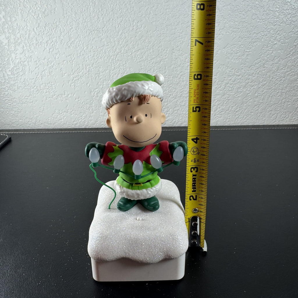 Hallmark 2015 Peanuts Linus elf musical lighted tabletop figurine on glittery snow base