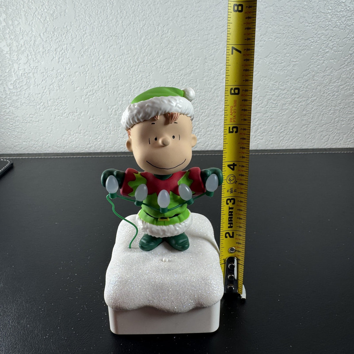 Hallmark 2015 Peanuts Linus elf musical lighted tabletop figurine on glittery snow base
