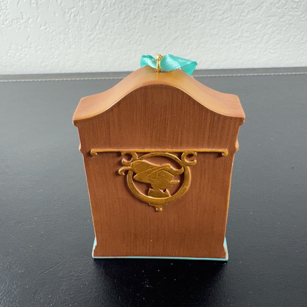 Disney Store Sketchbook Pinocchio puppet stage resin Christmas ornament with satin ribbon.
