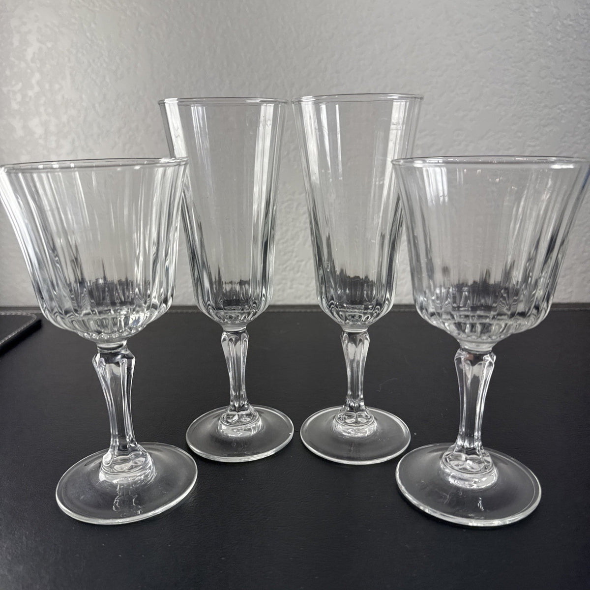 Vintage Arcoroc clear ribbed French glass stemware set featuring 2 champagne flutes and 2 wine glasses with starburst bases.