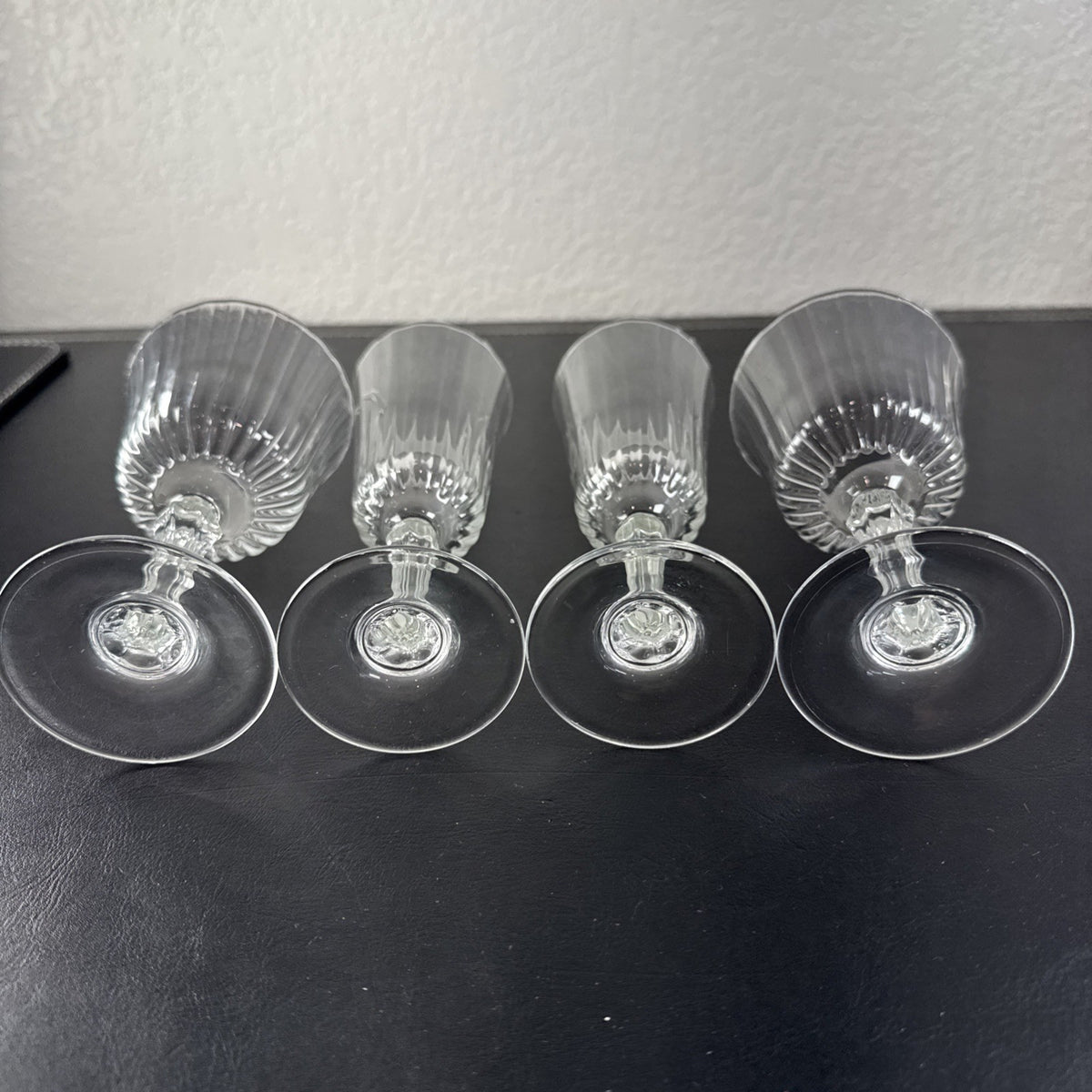 Vintage Arcoroc clear ribbed French glass stemware set featuring 2 champagne flutes and 2 wine glasses with starburst bases.