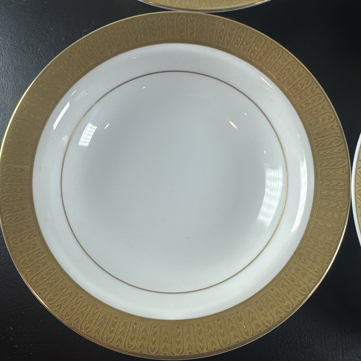 Set of 4 vintage Sango Georgetown fine china 5.5-inch dessert bowls with gold trim made in Japan.