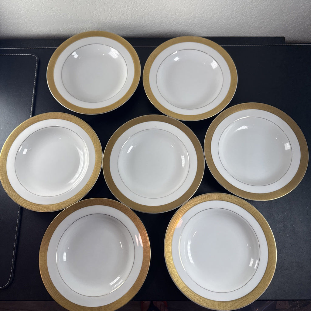 Set of 7 Sango Georgetown fine china 8.5-inch rim soup bowls featuring gold trim, made in Japan.