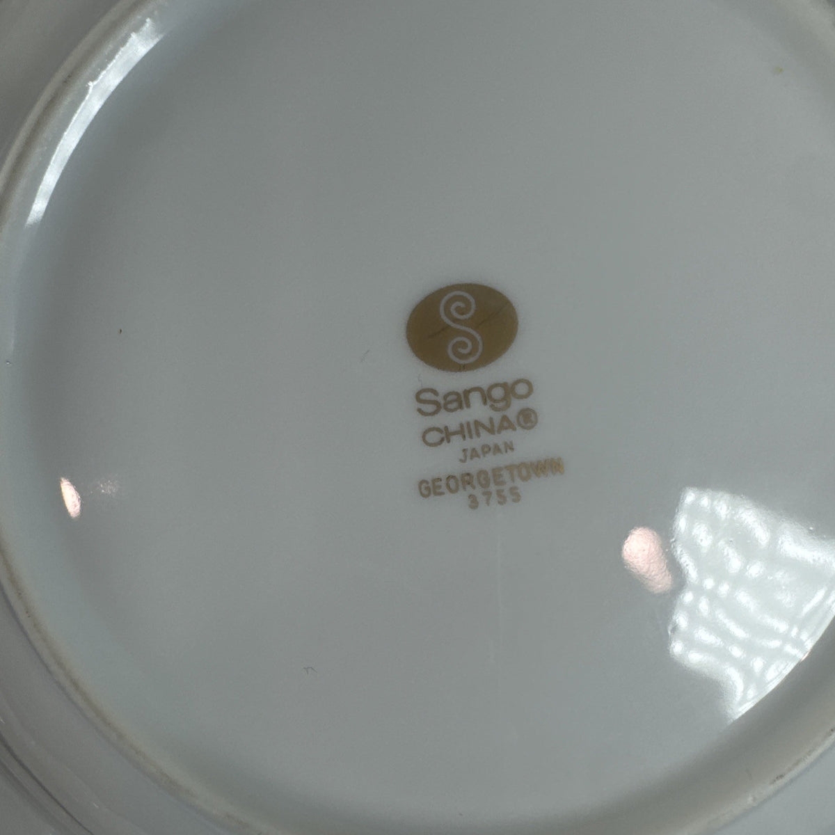 Set of 7 Sango Georgetown fine china 8.5-inch rim soup bowls featuring gold trim, made in Japan.