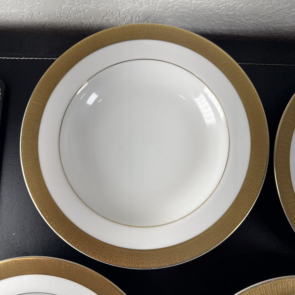 Set of 7 Sango Georgetown fine china 8.5-inch rim soup bowls featuring gold trim, made in Japan.