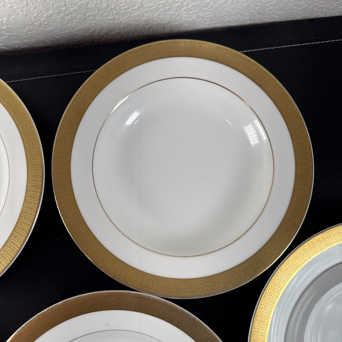 Set of 7 Sango Georgetown fine china 8.5-inch rim soup bowls featuring gold trim, made in Japan.