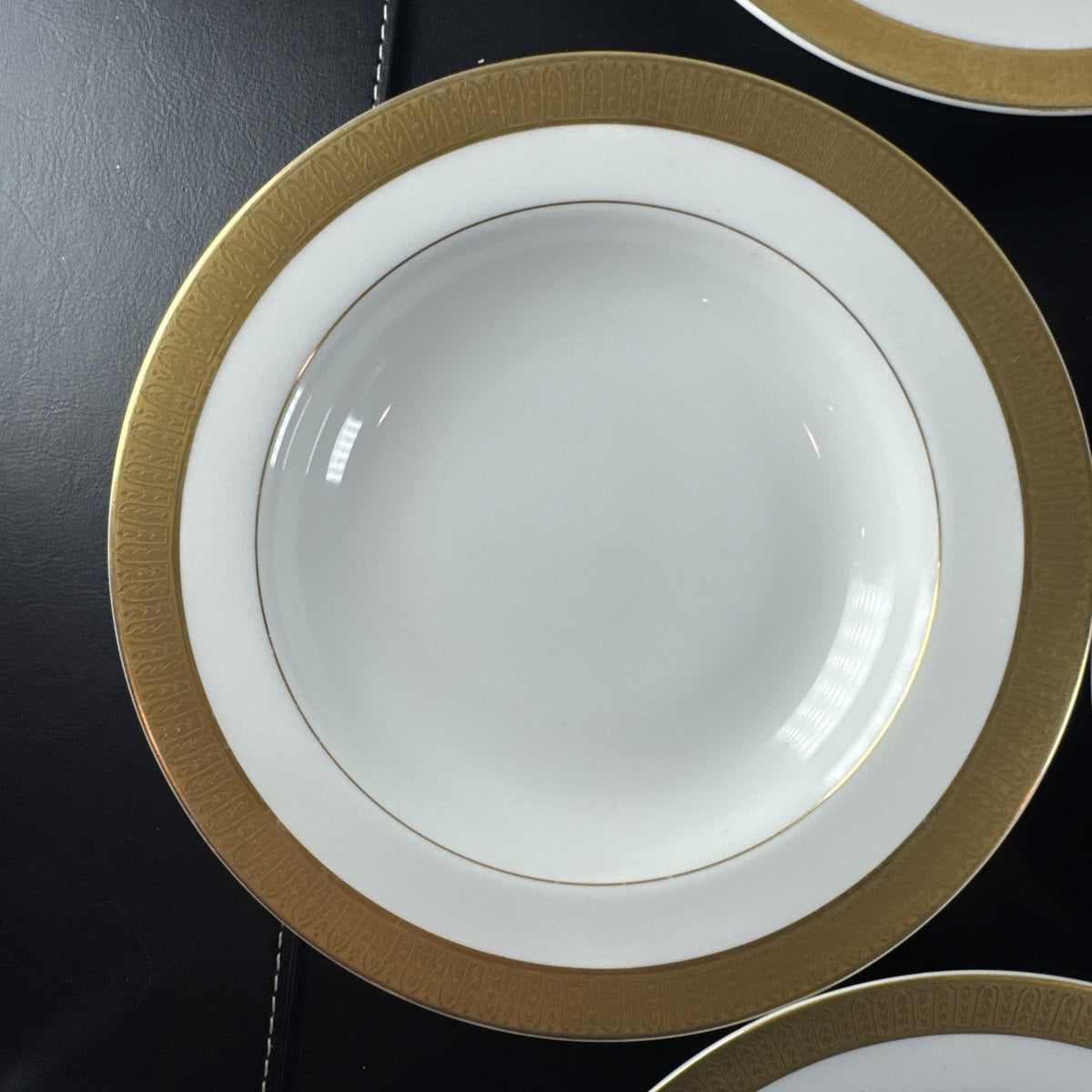 Set of 7 Sango Georgetown fine china 8.5-inch rim soup bowls featuring gold trim, made in Japan.