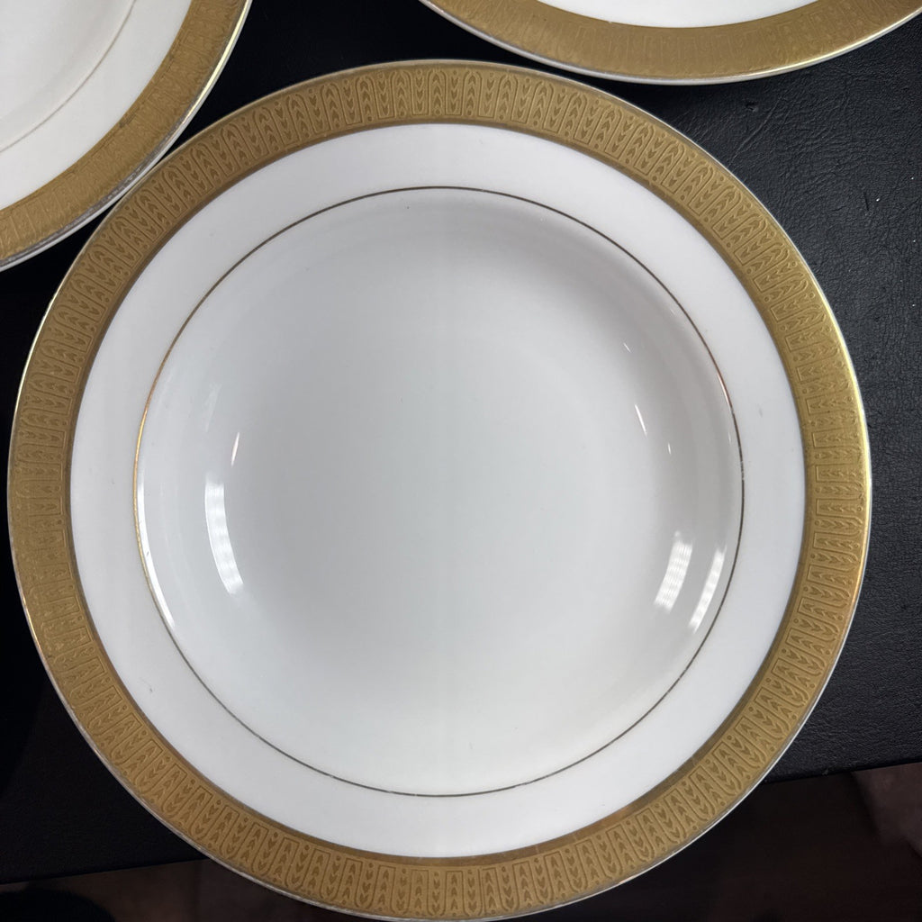 Set of 7 Sango Georgetown fine china 8.5-inch rim soup bowls featuring gold trim, made in Japan.