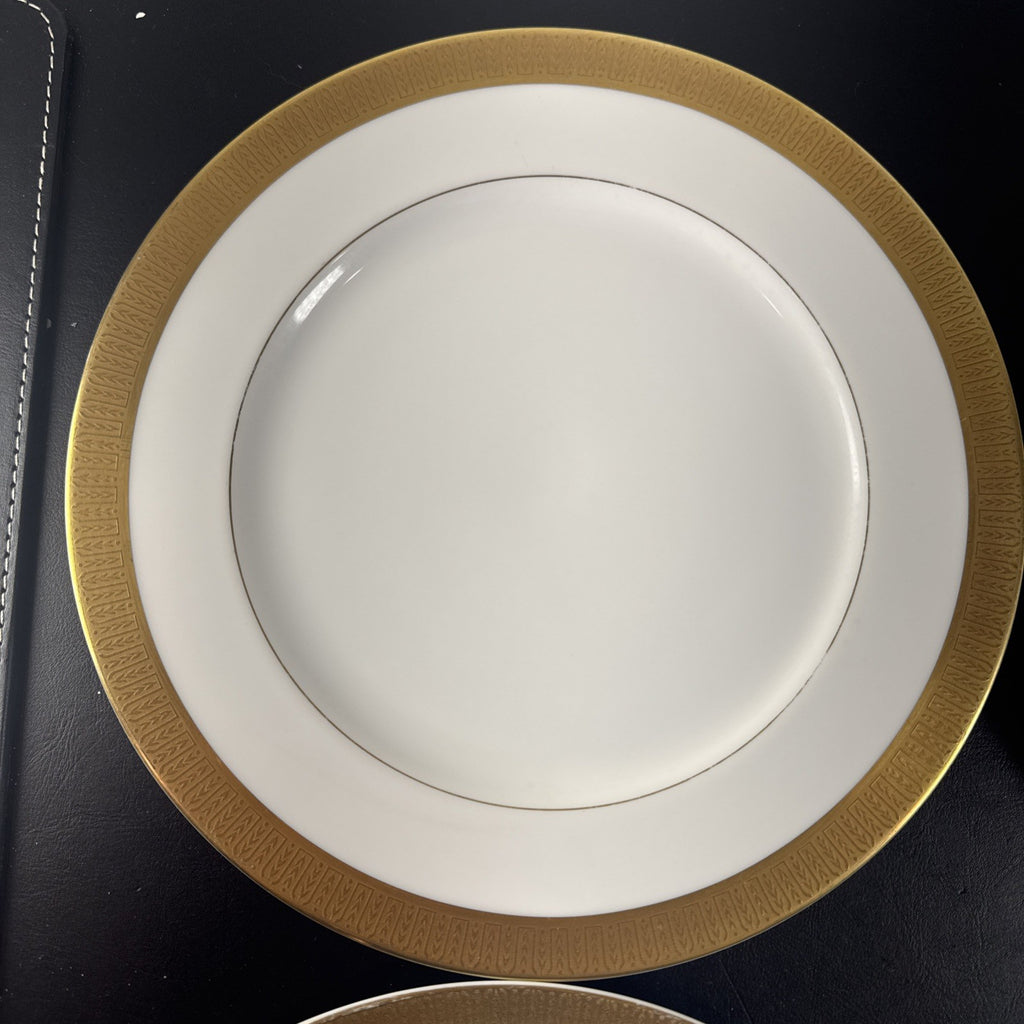 Set of 4 vintage Sango Georgetown pattern 3755 fine china dinner plates with heavy gold trim, 10.5 inch diameter.