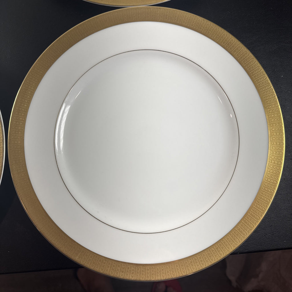 Set of 4 vintage Sango Georgetown pattern 3755 fine china dinner plates with heavy gold trim, 10.5 inch diameter.