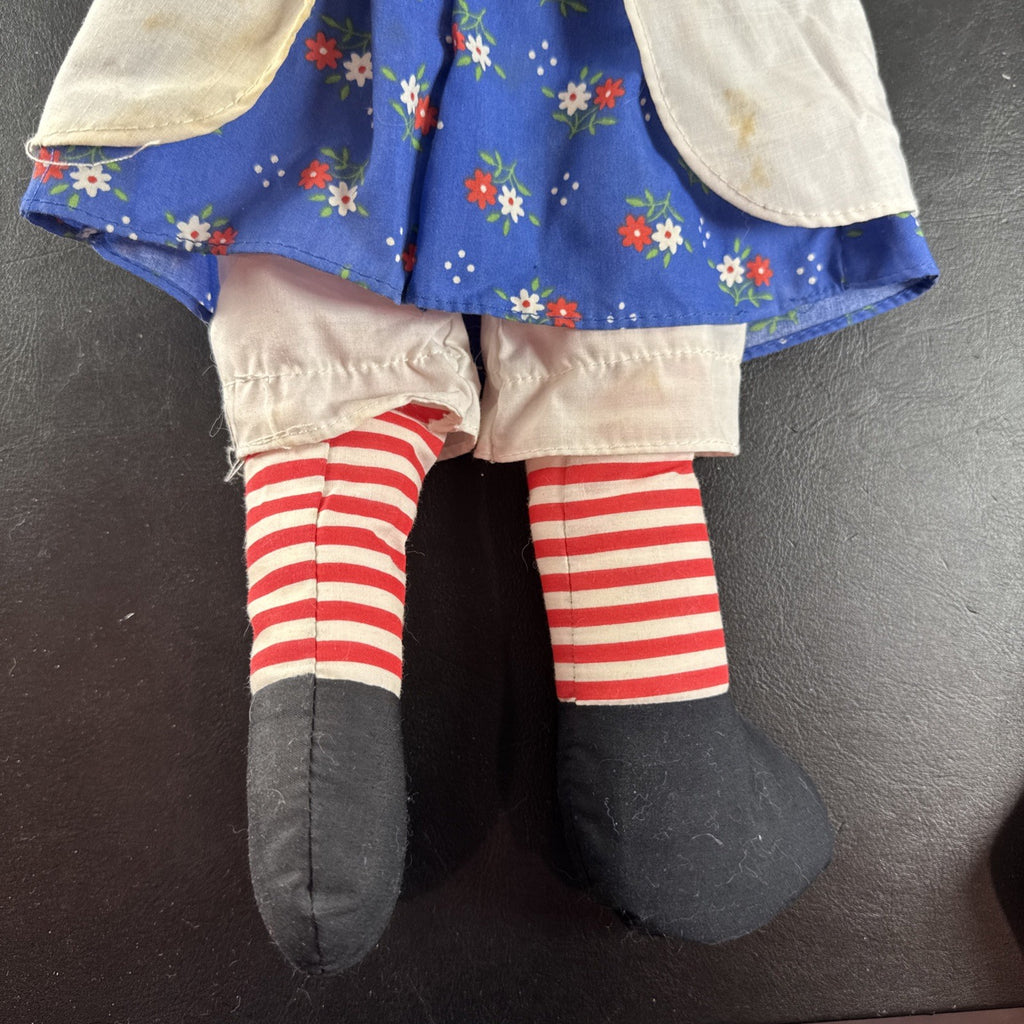 Vintage 1987 Playskool Raggedy Ann 18 inch cloth rag doll in blue dress and white apron