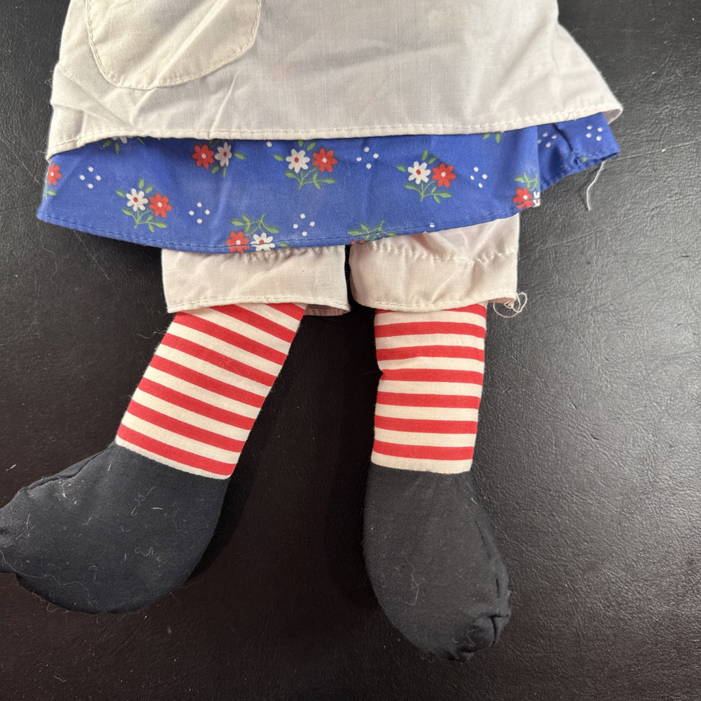 Vintage 1987 Playskool Raggedy Ann 18 inch cloth rag doll in blue dress and white apron
