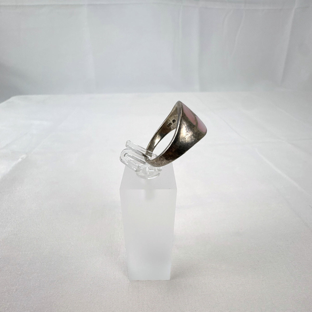 Vintage sterling silver dome ring with flush pink mother of pearl mosaic inlay, size 7.