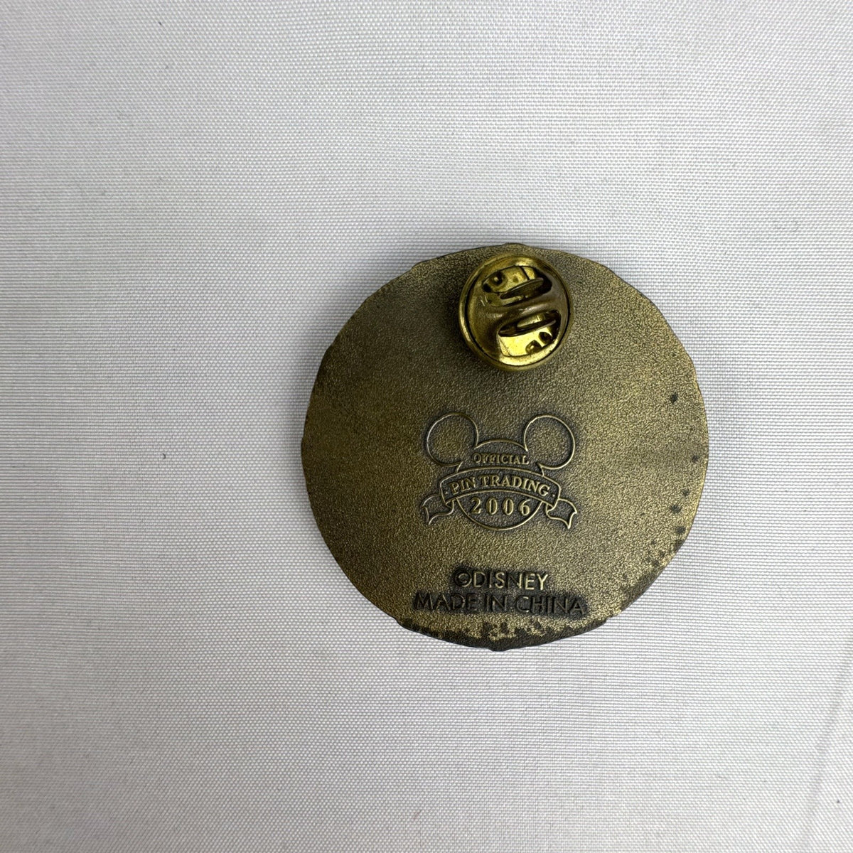 Disney 2006 Pirates of the Caribbean cursed Aztec gold coin skull medallion pin in antique bronze metal finish