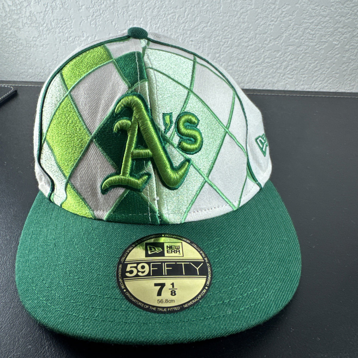 New Era 59FIFTY Oakland Athletics fitted cap in size 7 1/8 featuring green and white argyle front panels.