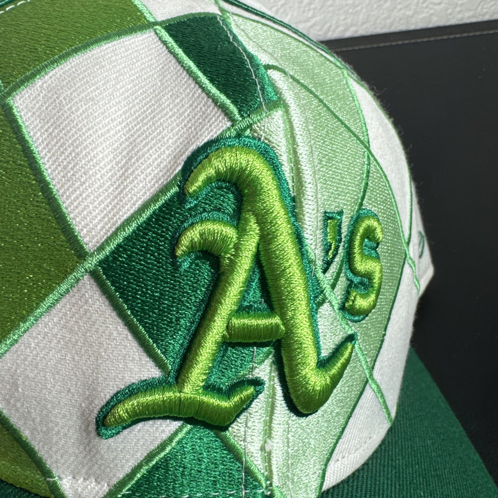 New Era 59FIFTY Oakland Athletics fitted cap in size 7 1/8 featuring green and white argyle front panels.