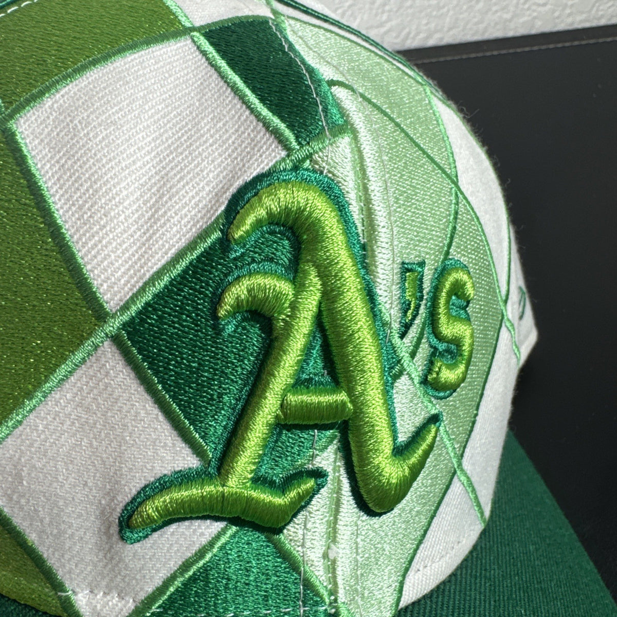 New Era 59FIFTY Oakland Athletics fitted cap in size 7 1/8 featuring green and white argyle front panels.