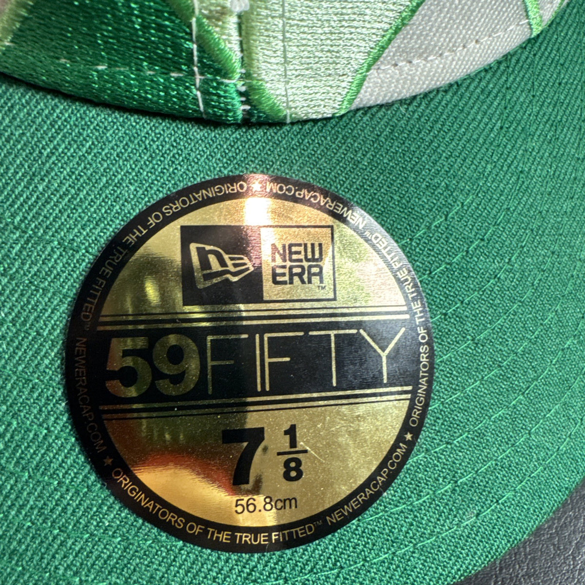 New Era 59FIFTY Oakland Athletics fitted cap in size 7 1/8 featuring green and white argyle front panels.