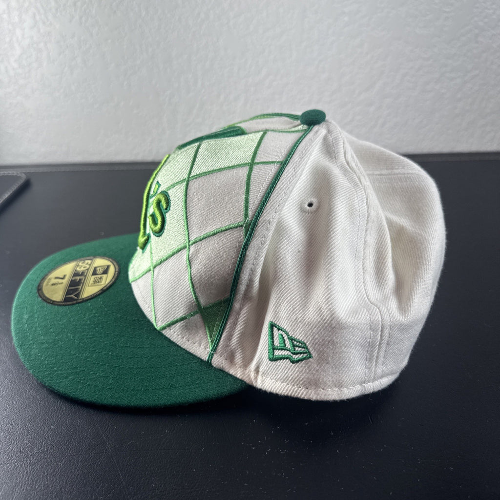 New Era 59FIFTY Oakland Athletics fitted cap in size 7 1/8 featuring green and white argyle front panels.