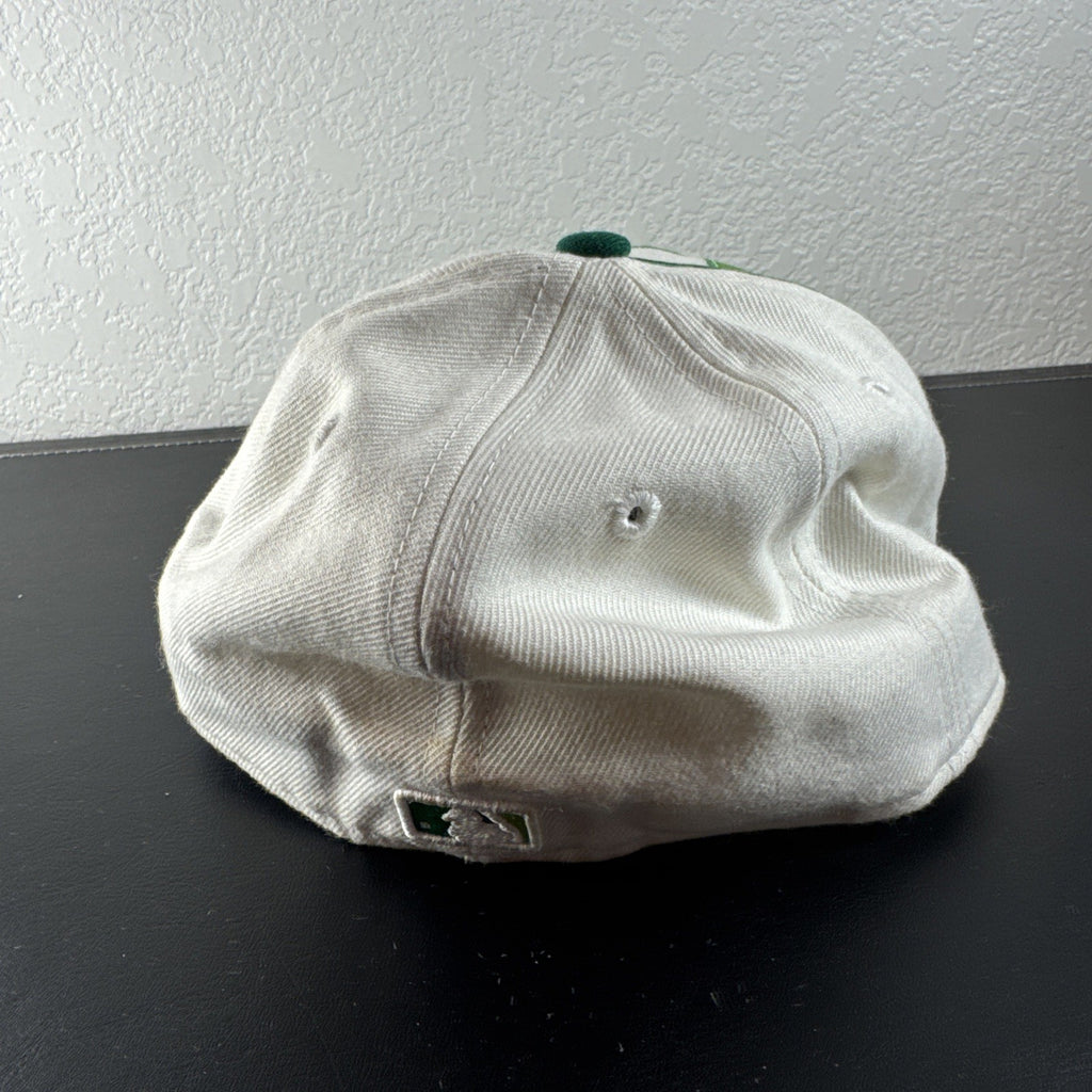 New Era 59FIFTY Oakland Athletics fitted cap in size 7 1/8 featuring green and white argyle front panels.
