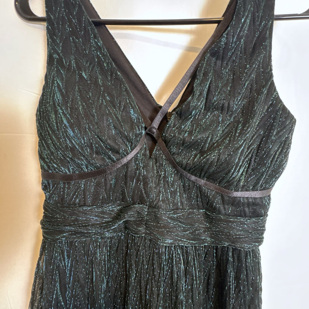 GUESS brand new with tags metallic emerald green and black v-neck crinkle maxi dress in size 4.