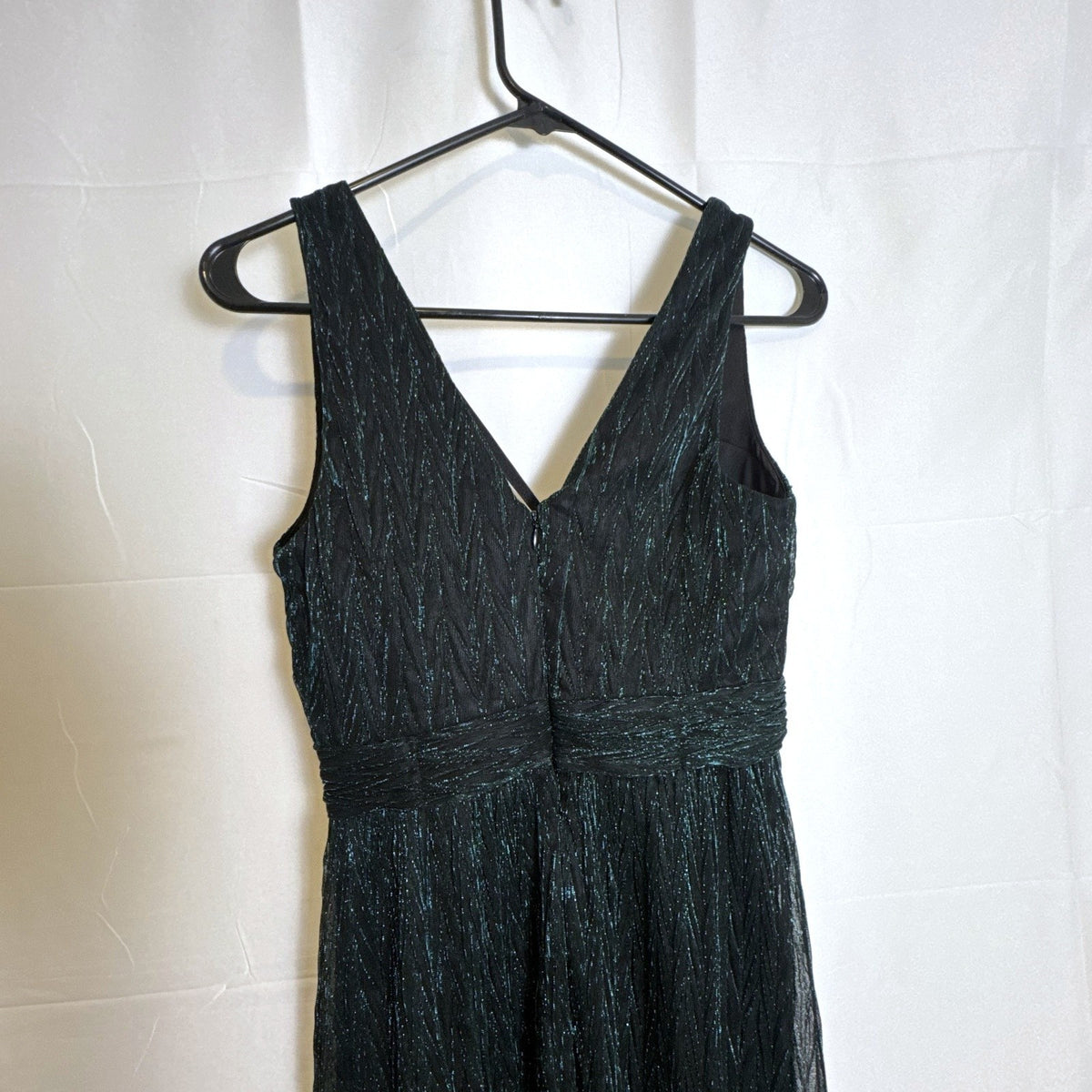 GUESS brand new with tags metallic emerald green and black v-neck crinkle maxi dress in size 4.