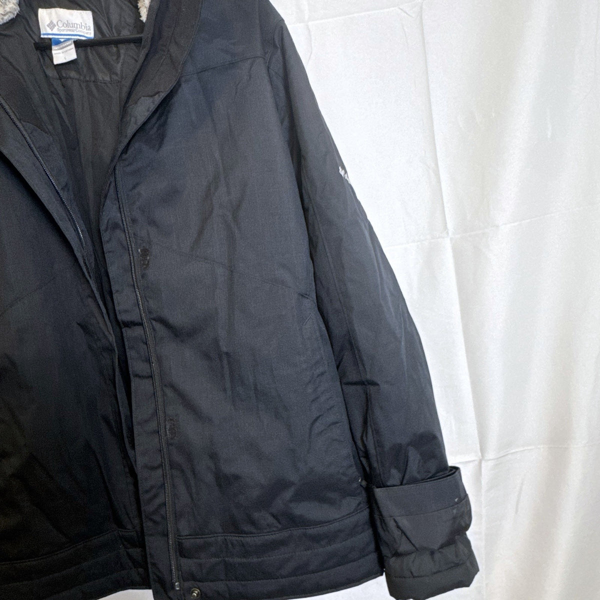 Columbia Women's Large black Interchange winter coat featuring a plush faux fur collar and full zip front.