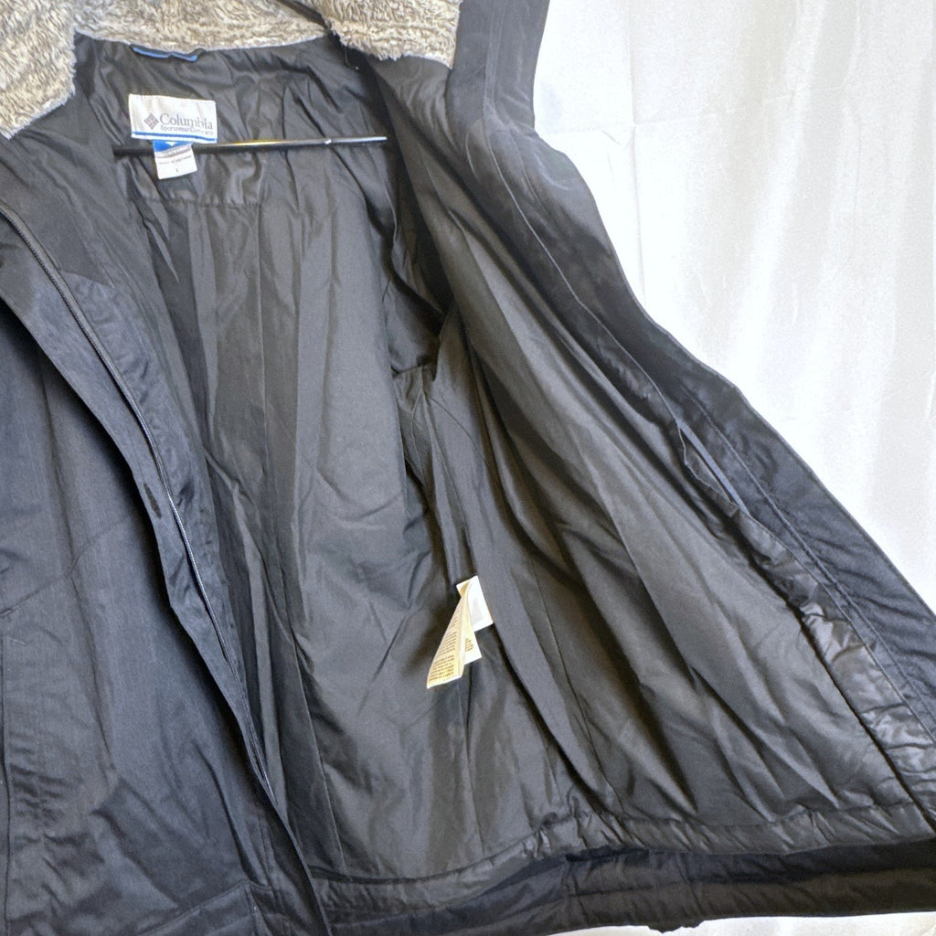 Columbia Women's Large black Interchange winter coat featuring a plush faux fur collar and full zip front.