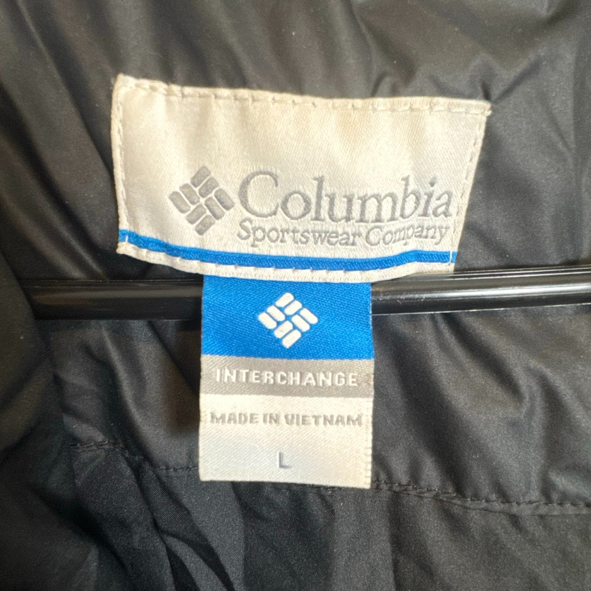 Columbia Women's Large black Interchange winter coat featuring a plush faux fur collar and full zip front.