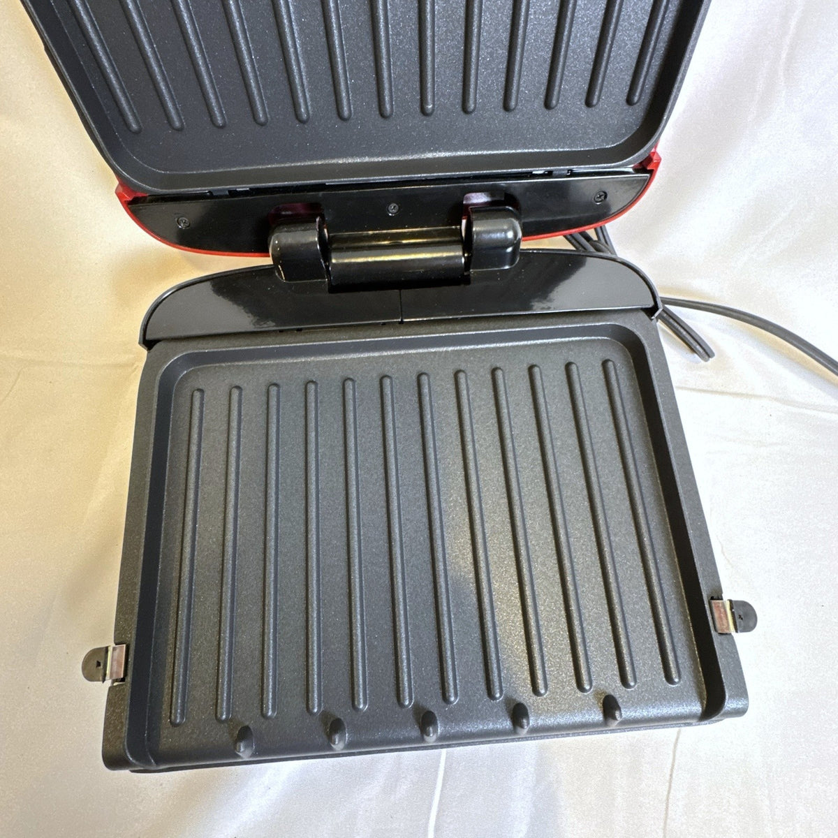 Red George Foreman 4-serving Rapid Grill and panini press with removable non-stick plates