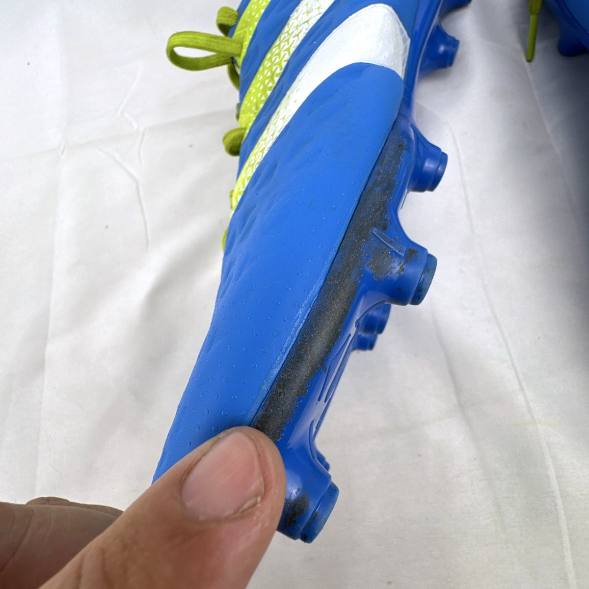 adidas Ace 16 men's firm ground soccer cleats in blue and white, US size 11.5