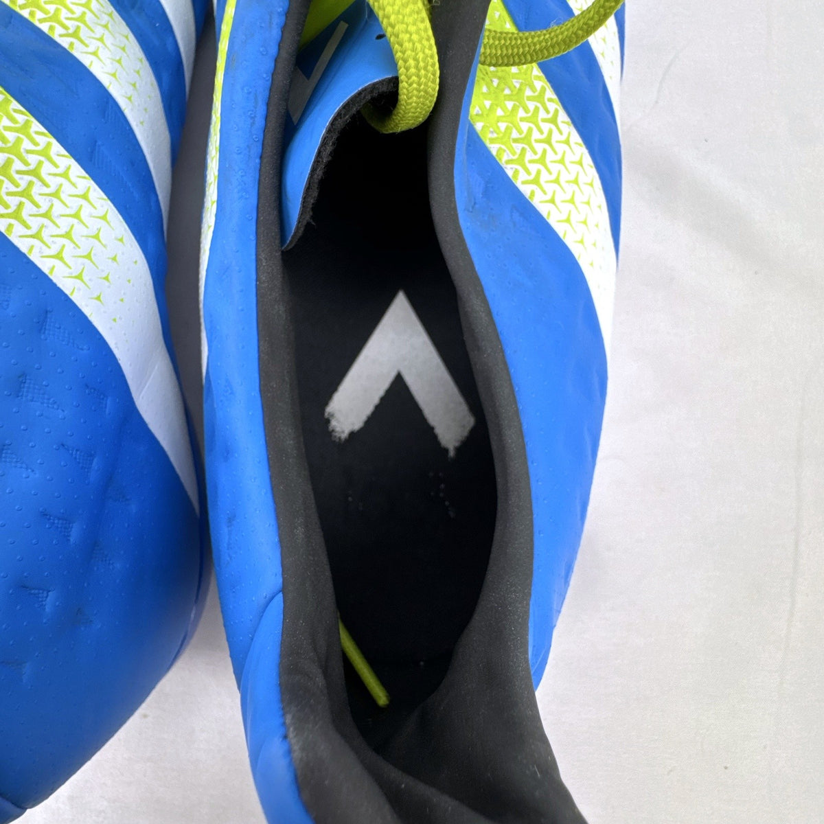 adidas Ace 16 men's firm ground soccer cleats in blue and white, US size 11.5