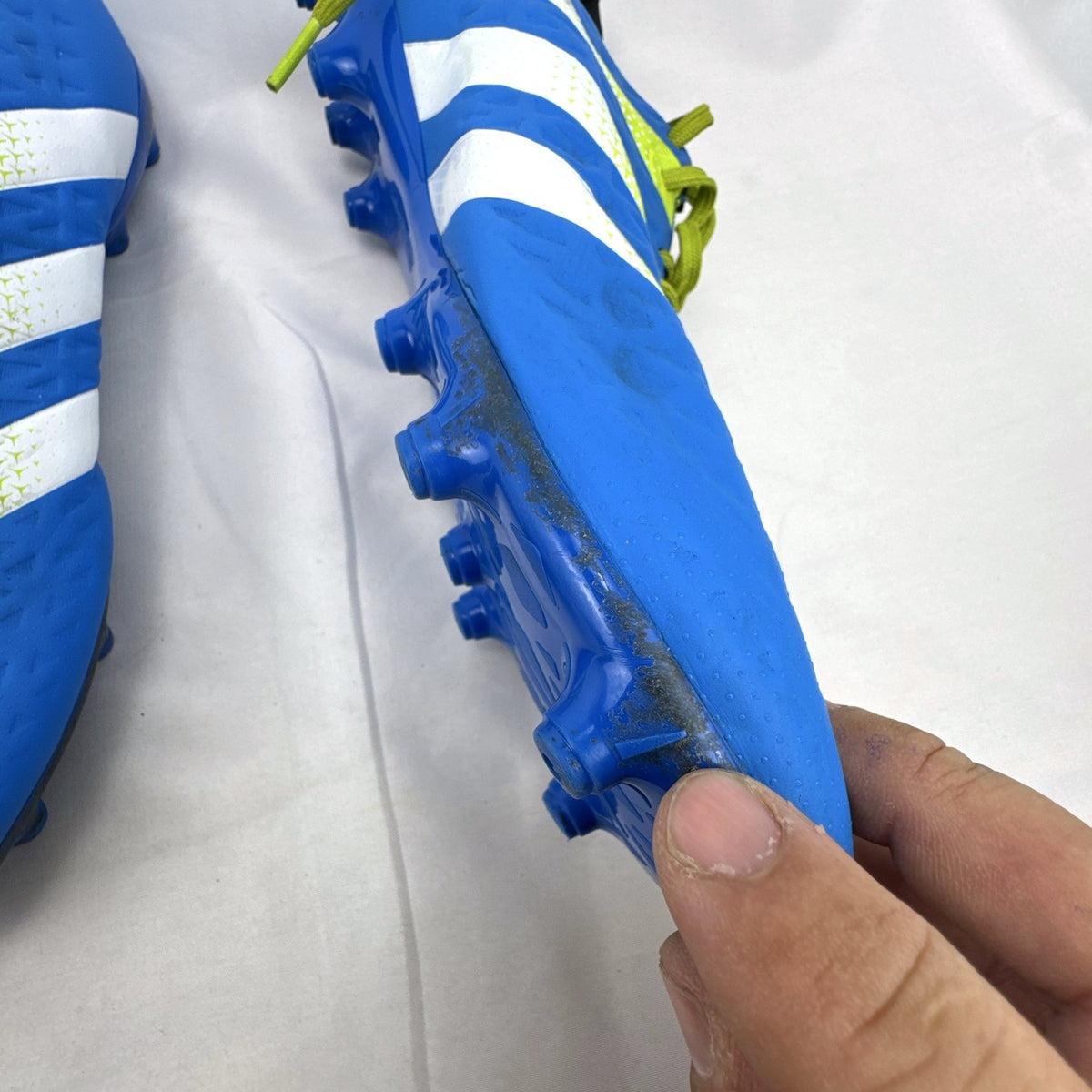 adidas Ace 16 men's firm ground soccer cleats in blue and white, US size 11.5