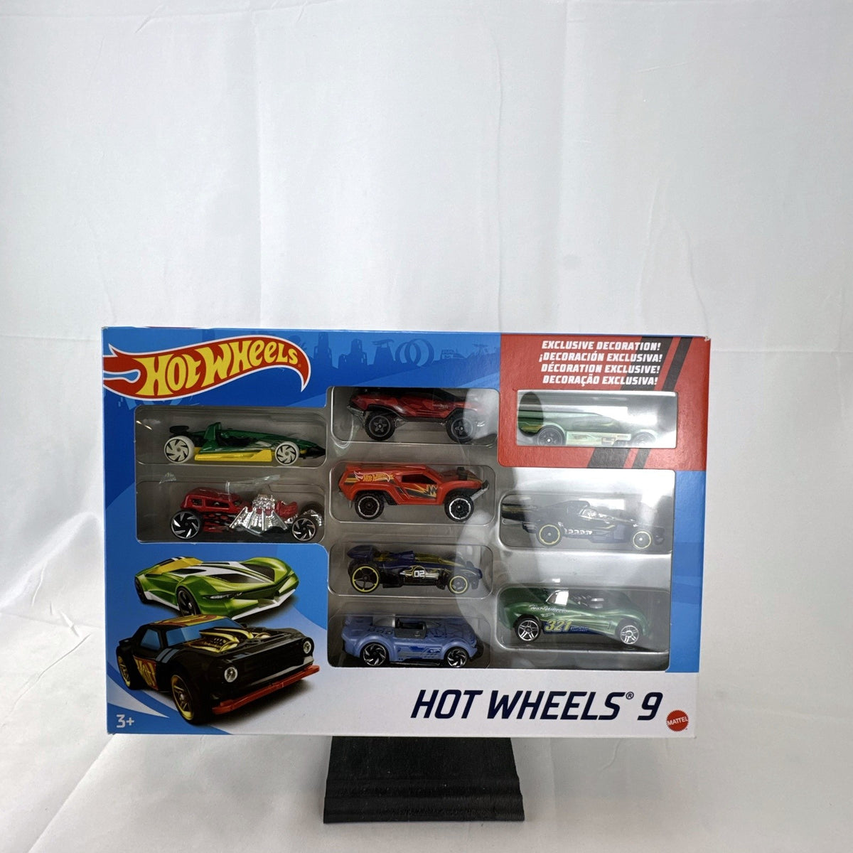Hot Wheels 1:64 scale diecast 9-car gift set featuring exclusive metallic green Le Mans racer and off-road buggies.