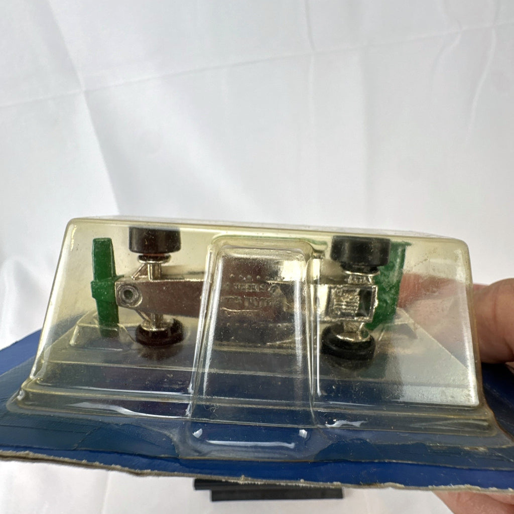 Hot Wheels Pro Circuit 1992 Roberto Guerrero #26 Buick Lola IndyCar 1:64 diecast in package with collector card