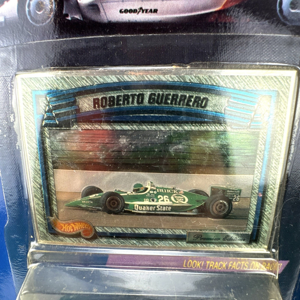 Hot Wheels Pro Circuit 1992 Roberto Guerrero #26 Buick Lola IndyCar 1:64 diecast in package with collector card