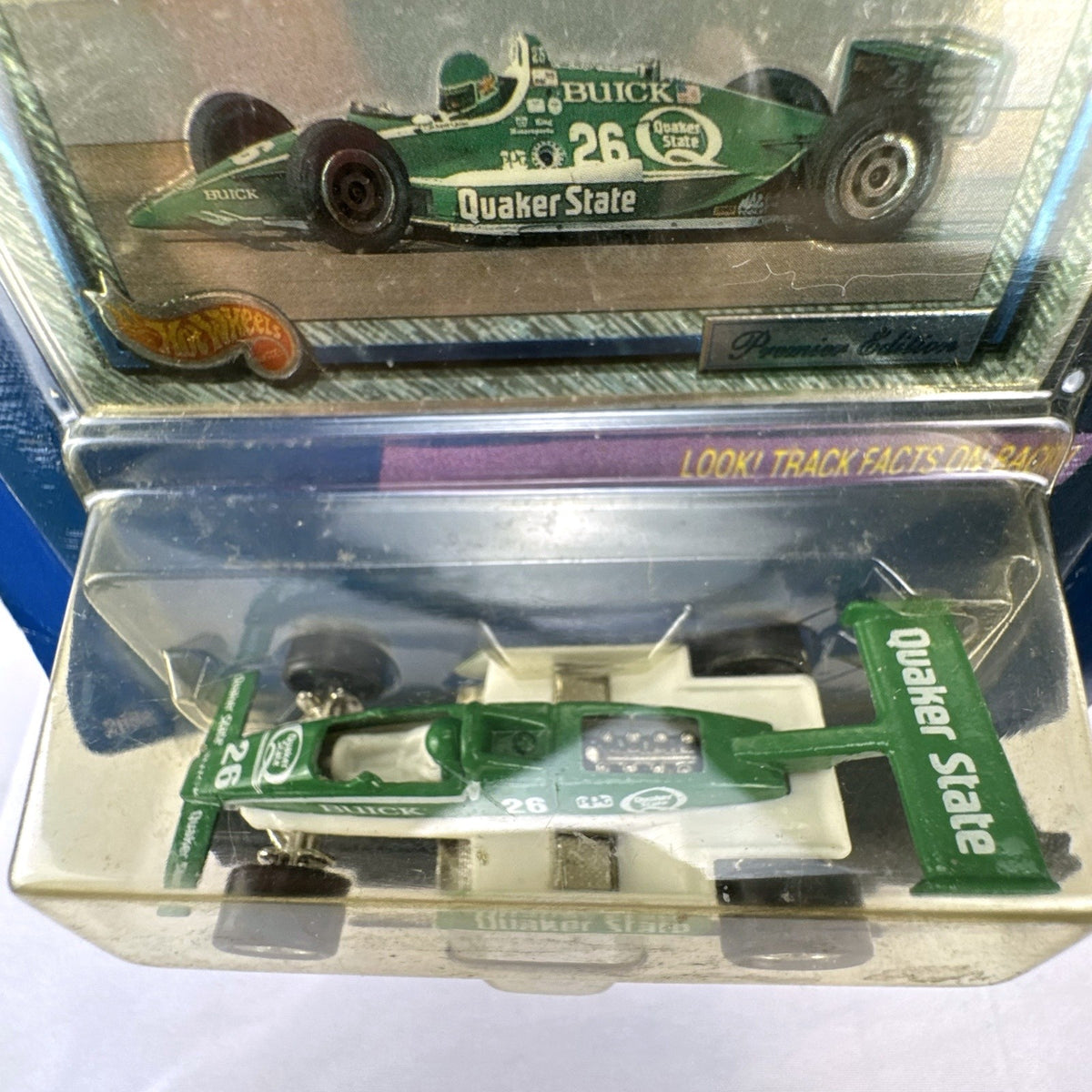 Hot Wheels Pro Circuit 1992 Roberto Guerrero #26 Buick Lola IndyCar 1:64 diecast in package with collector card
