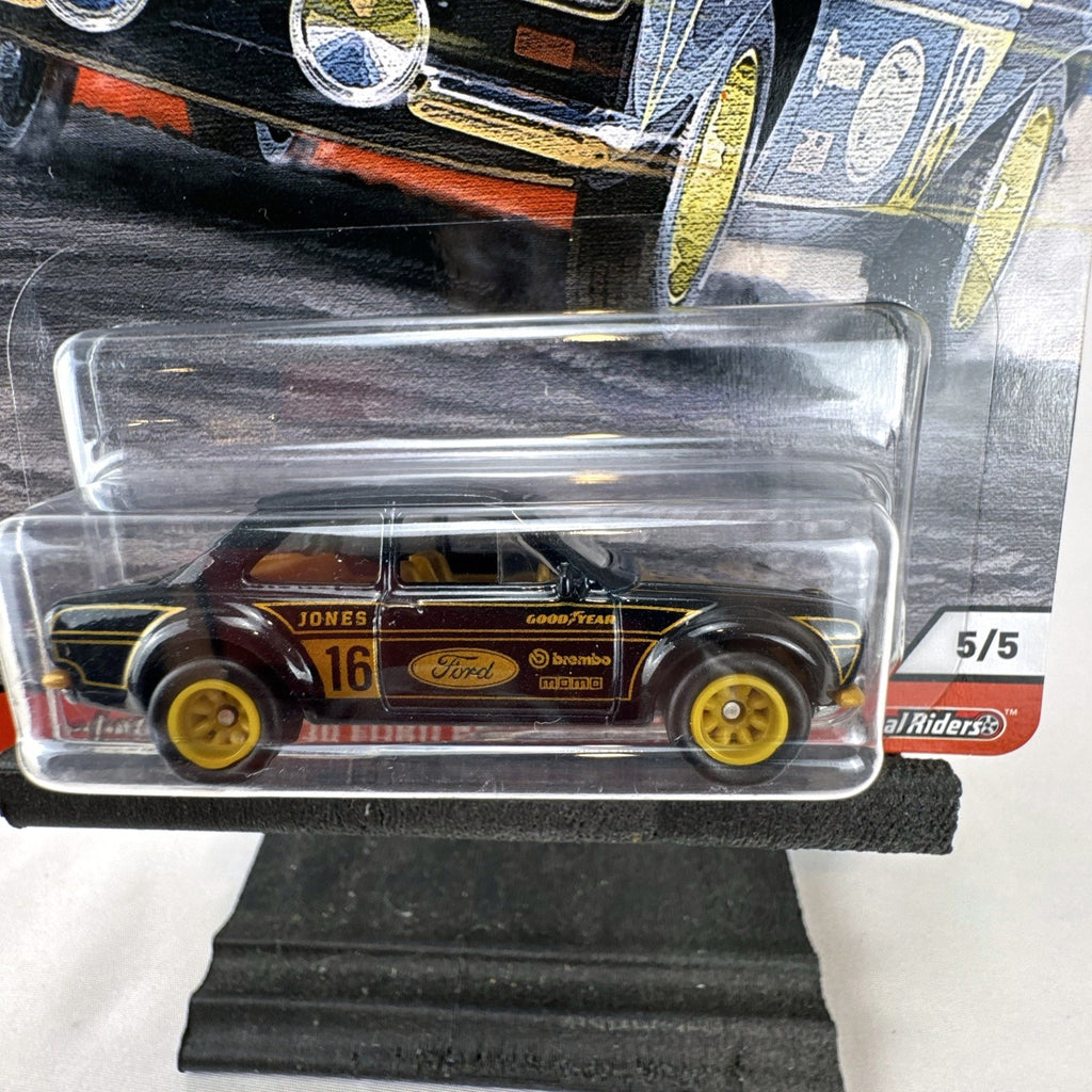 Hot Wheels Car Culture Door Slammers 1970 Ford Escort RS1600 1:64 diecast car in black and gold packaging