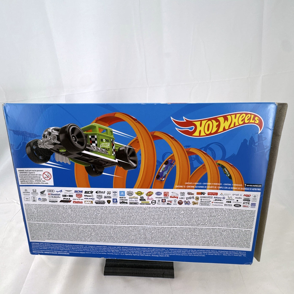 Hot Wheels 9-car boxed gift set including 1:64 scale diecast vehicles and exclusive black Bone Shaker hot rod