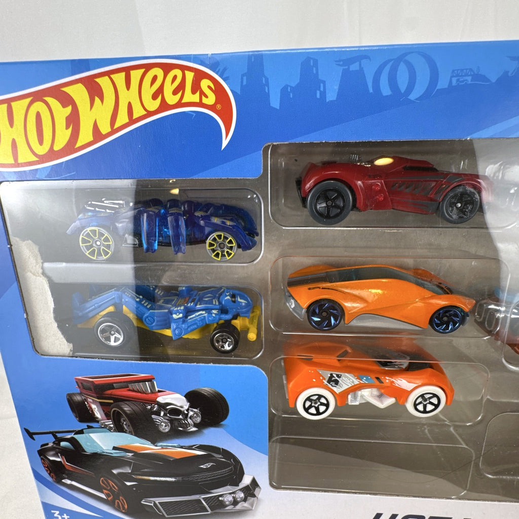 Hot Wheels 1:64 scale diecast fantasy cars set of 7 in original display box including Sharkruiser and Arachnorod models.