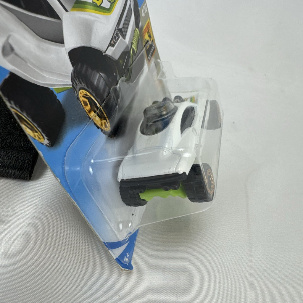 Sealed Hot Wheels Dune Daddy Baja Blazers 1:64 scale diecast buggy in white with green chassis
