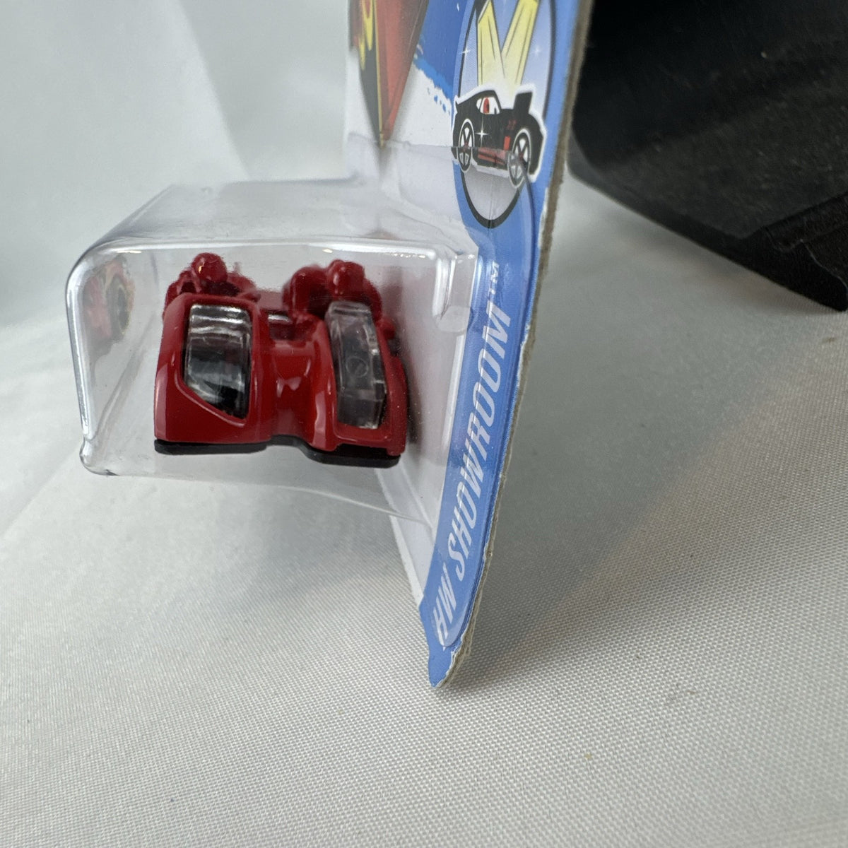 Hot Wheels 1:64 scale Side Ripper diecast car in red with flame graphics sealed on original 2016 card