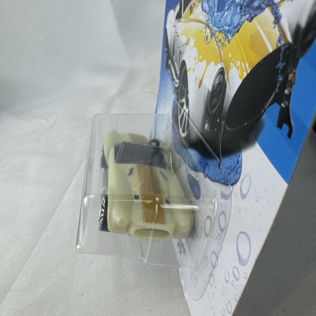 Hot Wheels 1:64 scale Shelby Cobra 427 S/C Color Shifters diecast car sealed on card