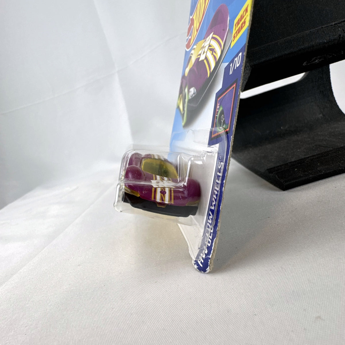 Hot Wheels 1:64 scale purple Crescendo diecast car factory sealed on 2017 HW Glow Wheels blister card.