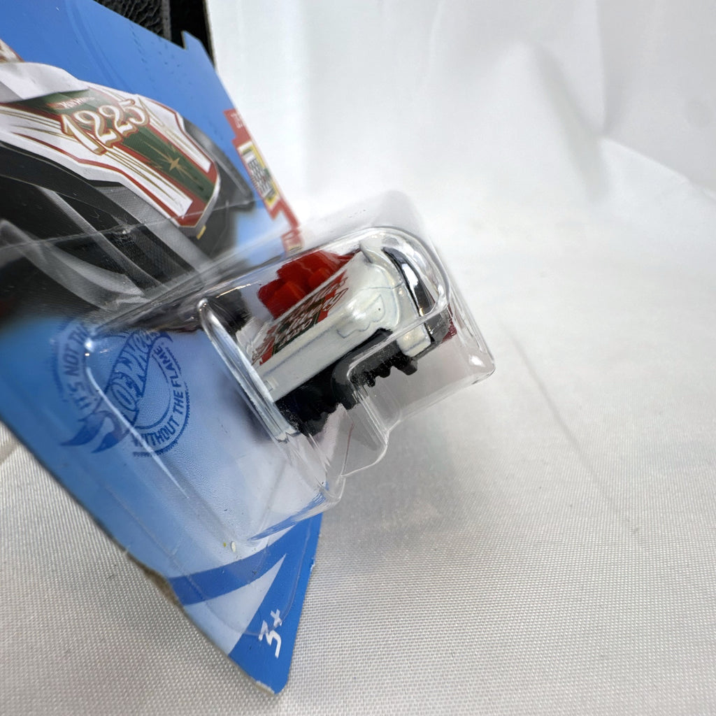 Hot Wheels Rockin' Santa Sled 1:64 scale diecast car sealed on Holiday Racers blister card