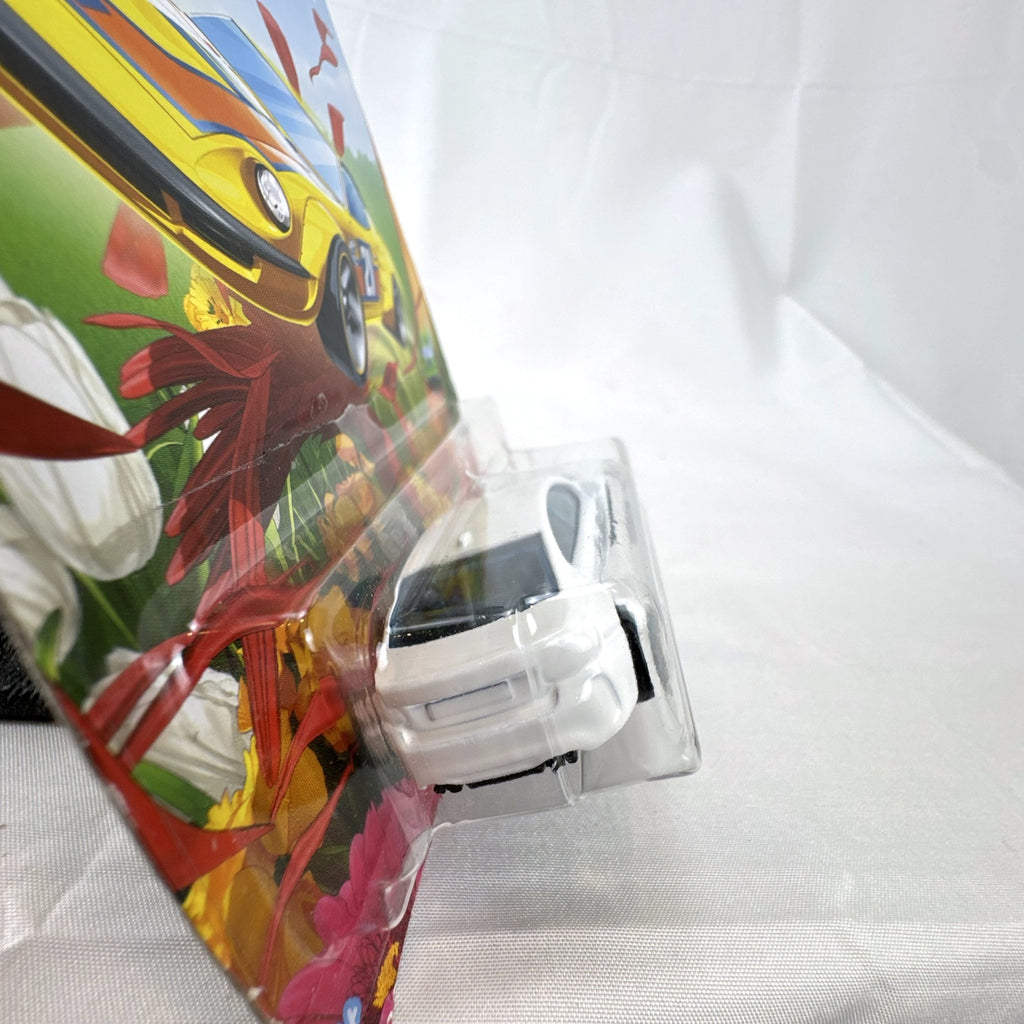 Hot Wheels 2016 BMW M2 Coupe 1:64 scale diecast car in white with Spring Series card