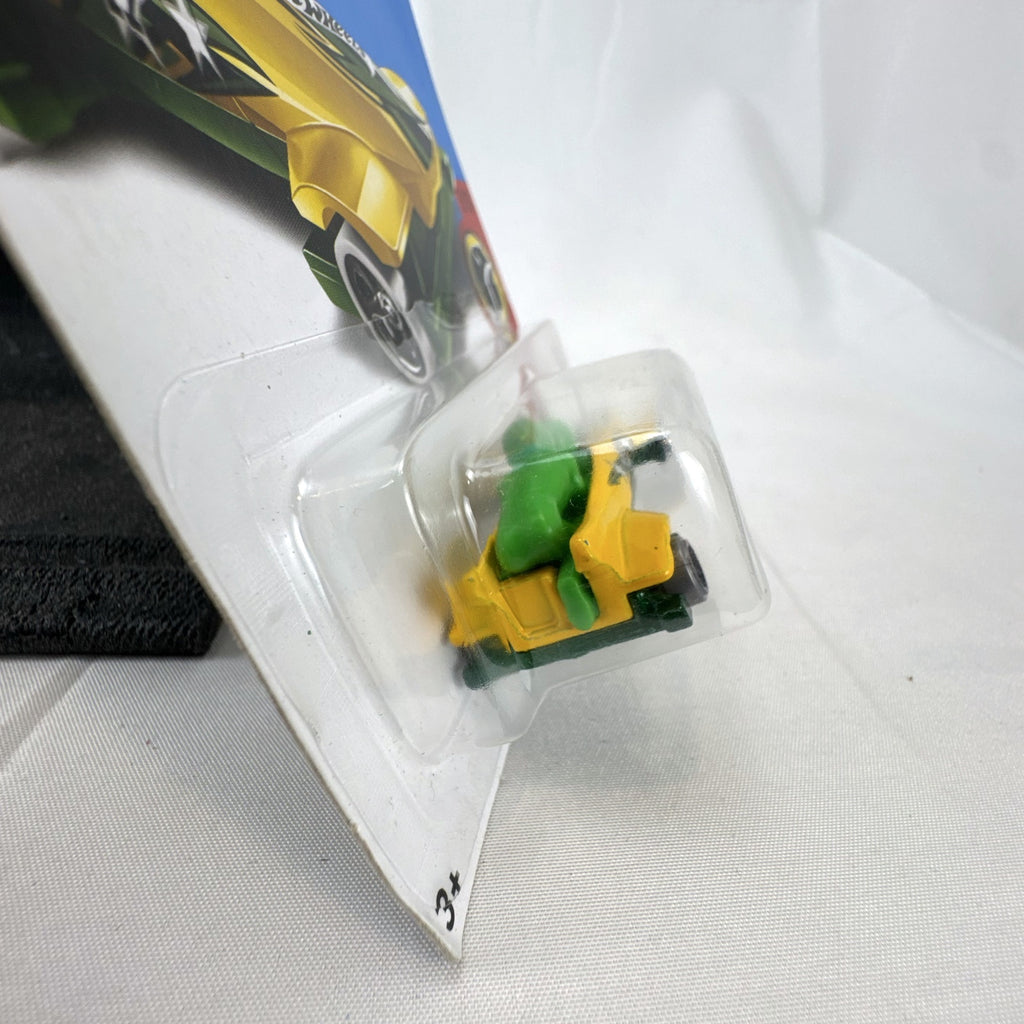 Hot Wheels Ice Shredder HW Daredevils 1:64 scale yellow diecast bobsled stunt car